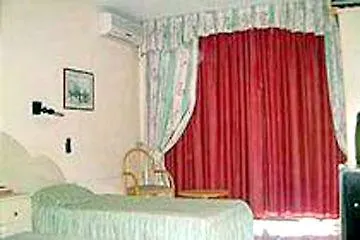 Отель Relax Сент-Полс-Бей